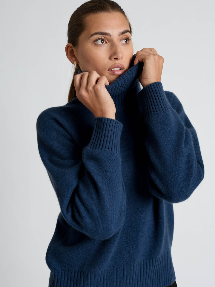 Cashmere sweater "Milano" - mountain blue