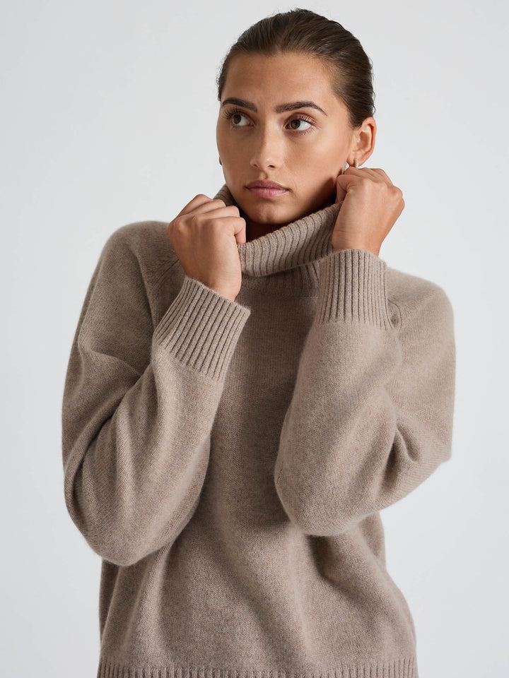 Cashmere sweater "Milano" - toast - 100% pure Cashmere - Scandinavian design - Kashmina of Norway