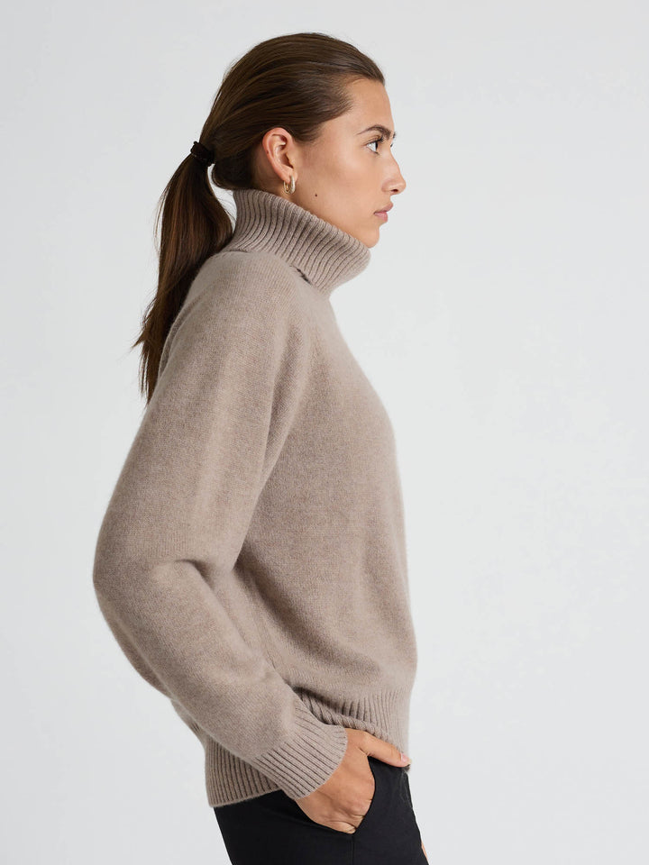 Cashmere sweater "Milano" - toast - 100% pure Cashmere - Scandinavian design - Kashmina of Norway
