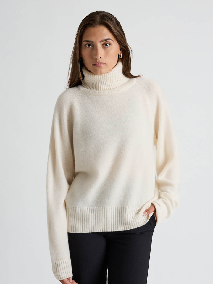 Cashmere sweater "Milano" - white - 100% pure Cashmere - Scandinavian design - Kashmina of Norway