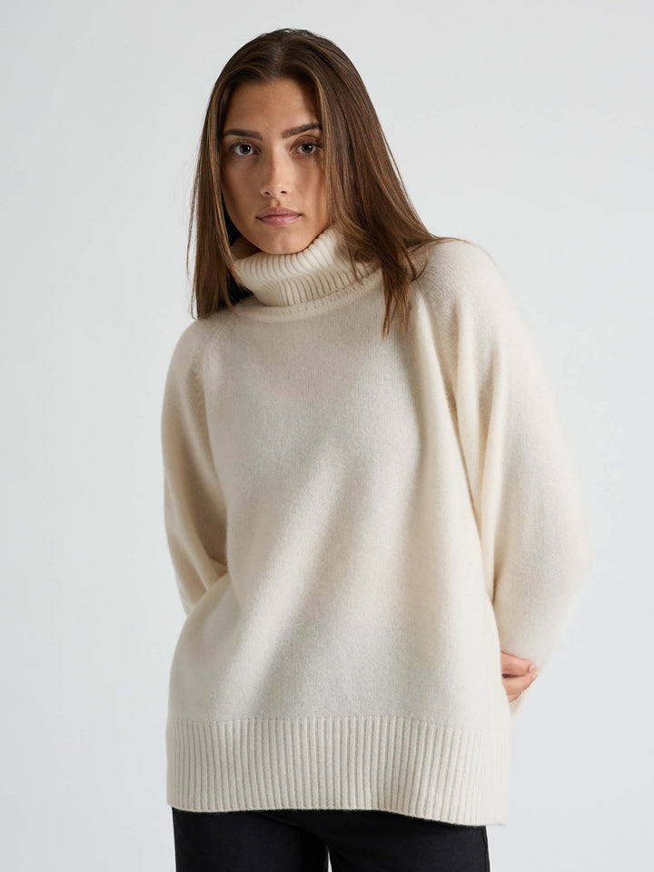 Cashmere sweater "Milano" - white - 100% pure Cashmere - Scandinavian design - Kashmina of Norway