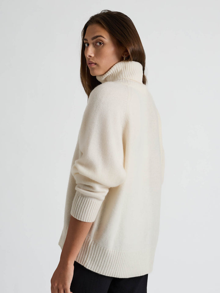 Cashmere sweater "Milano" - white - 100% pure Cashmere - Scandinavian design - Kashmina of Norway