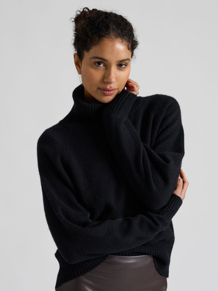 Cashmere sweater "Milano" - black - 100% pure Cashmere - Scandinavian design - Kashmina of Norway
