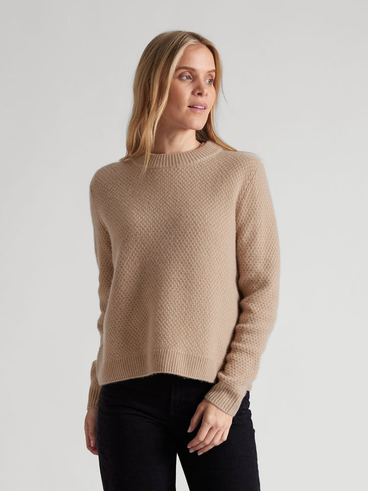 Seed stiched cashmere sweater  "Pearl" in 100% pure cashmere. Scandinavian design by Kashmina. Color: Sand.