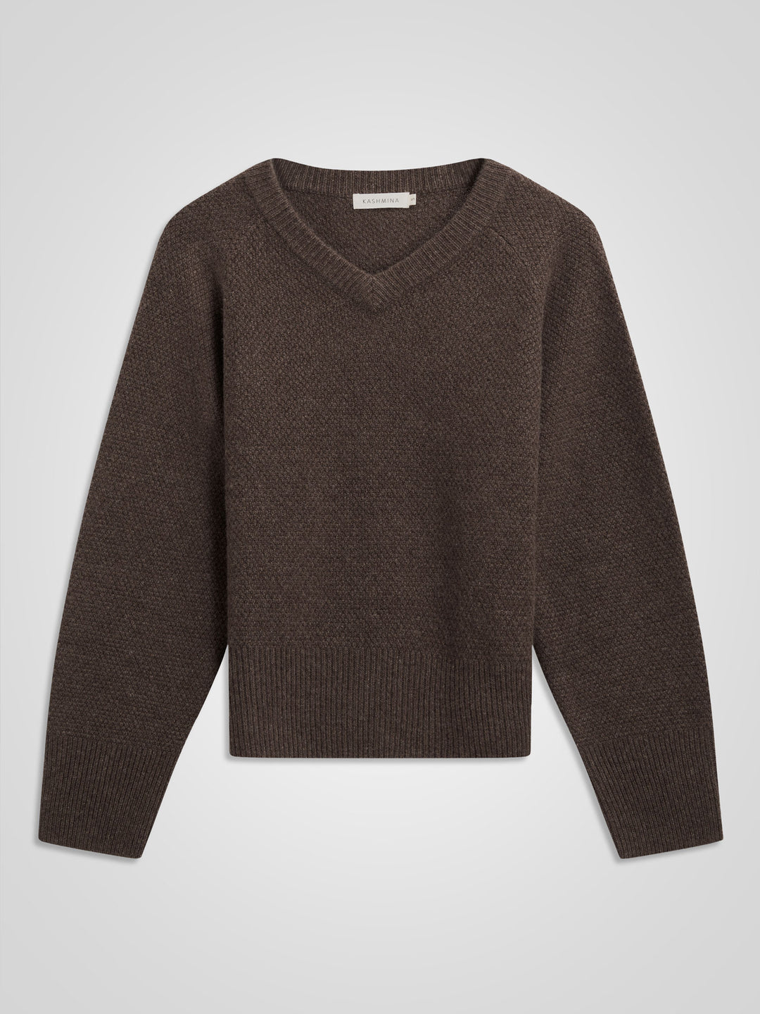 Cashmere sweater "Selma" in 100% pure cashmere. Scandinavian design by Kashmina. Color: Dark Brown.