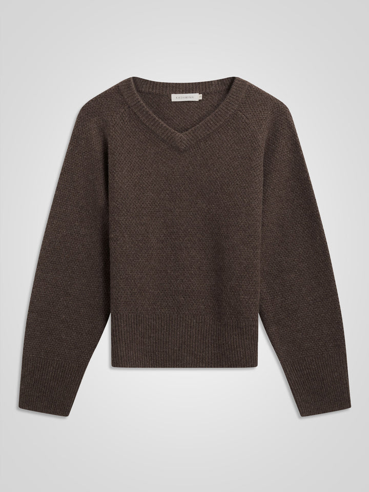Cashmere sweater "Selma" in 100% pure cashmere. Scandinavian design by Kashmina. Color: Dark Brown.