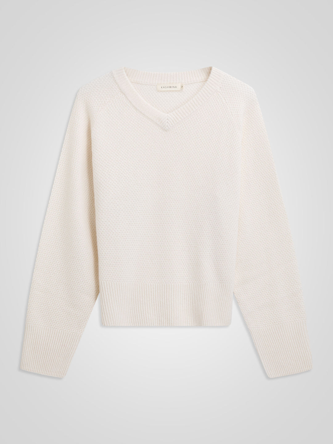 Cashmere sweater "Selma" in 100% pure cashmere. Scandinavian design by Kashmina. Color: White.