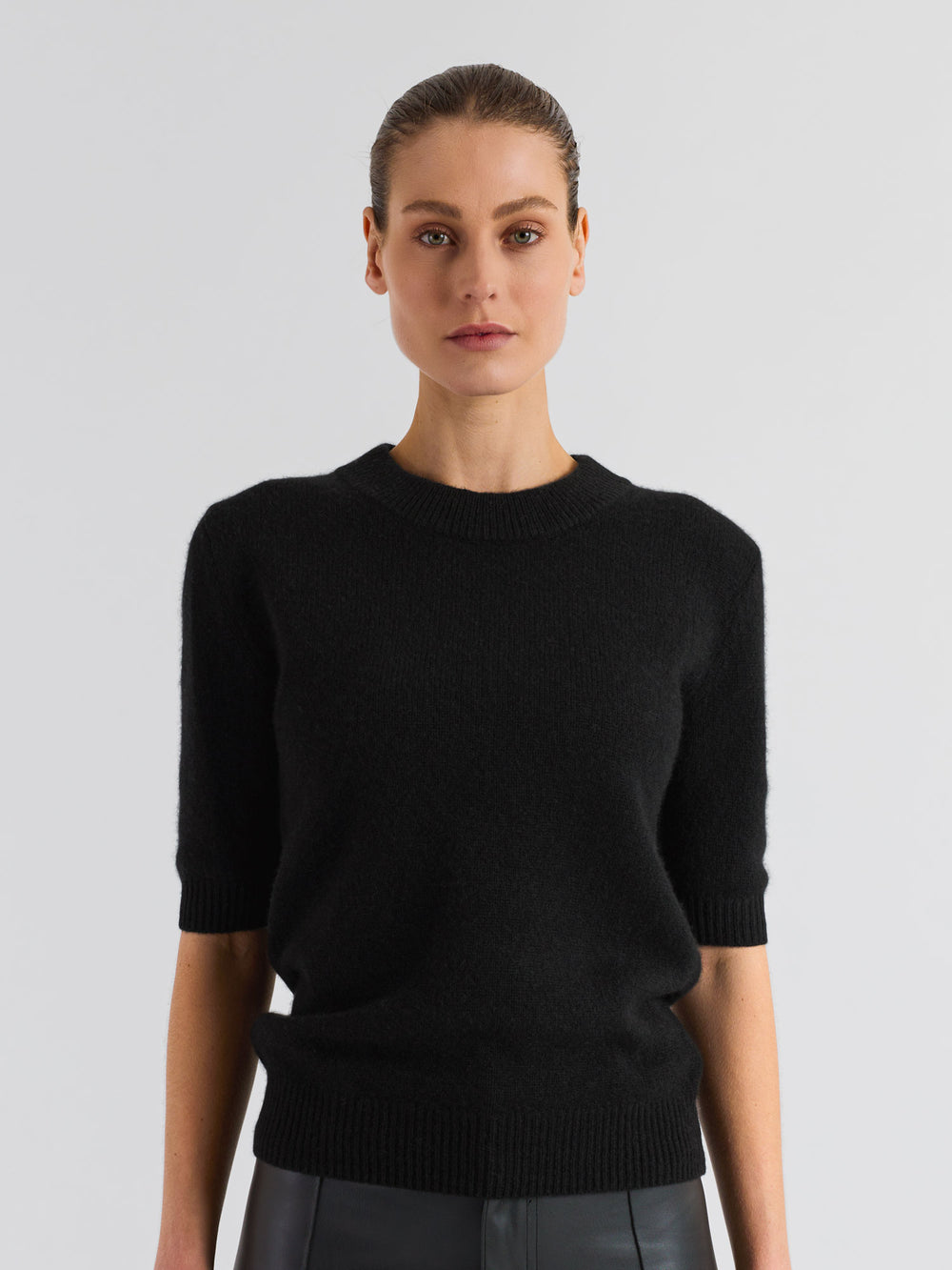 Short sleeved classic cashmere sweater from Kashmina Scandinavian design in 100% pure cashmere. Color: Black.