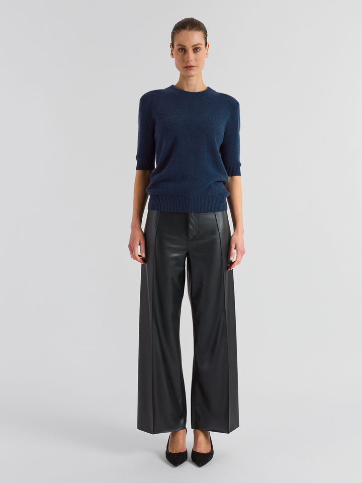 Shortsleeved cashmere sweater "Sofia" in 100% pure cashmere. Scandinavian design by Kashmina. Color: Mountain Blue.