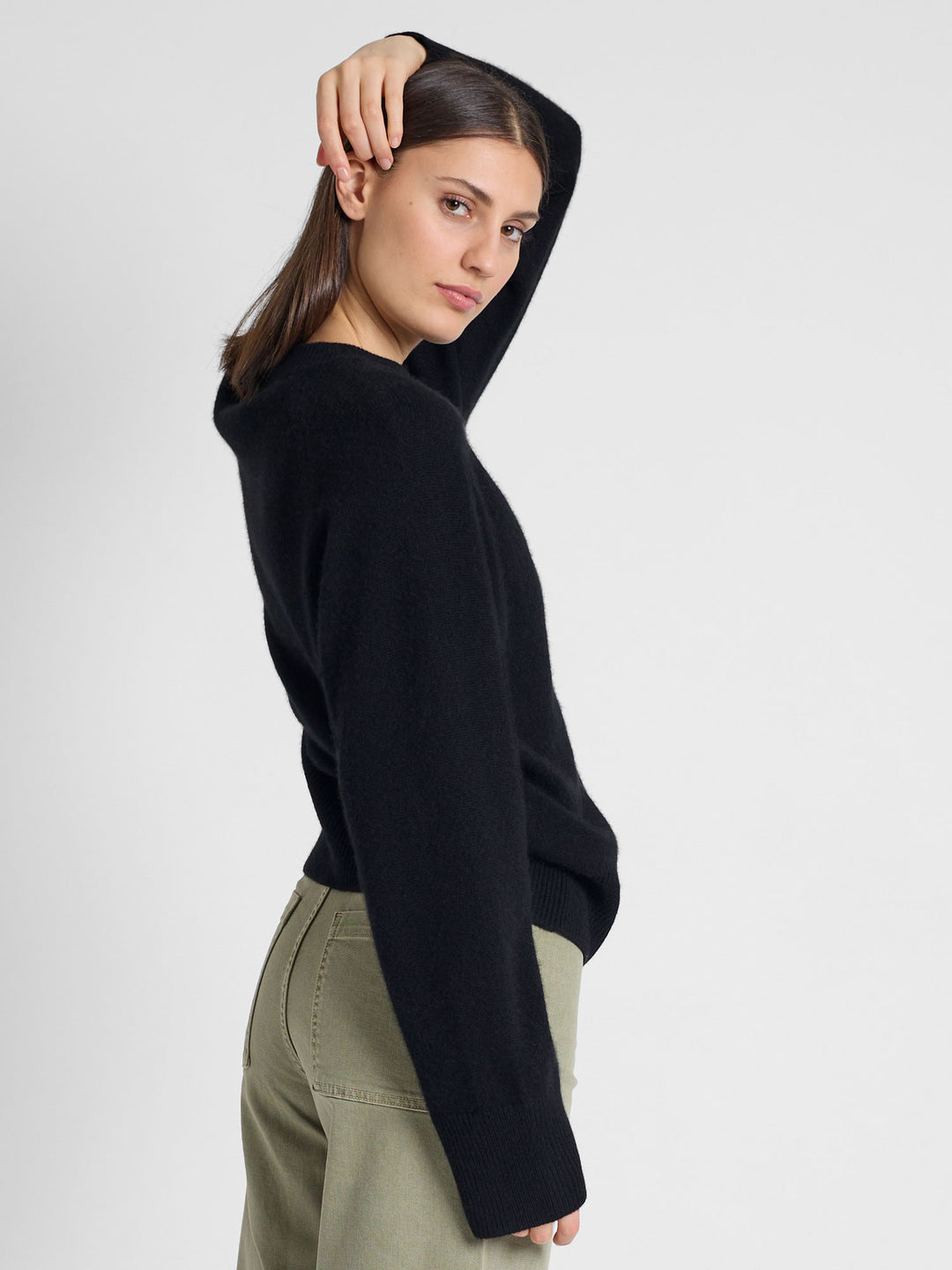 Chunky cashmere sweater "Signy" in 100% pure cashmere. Scandinavian design by Kashmina. Color: Black.