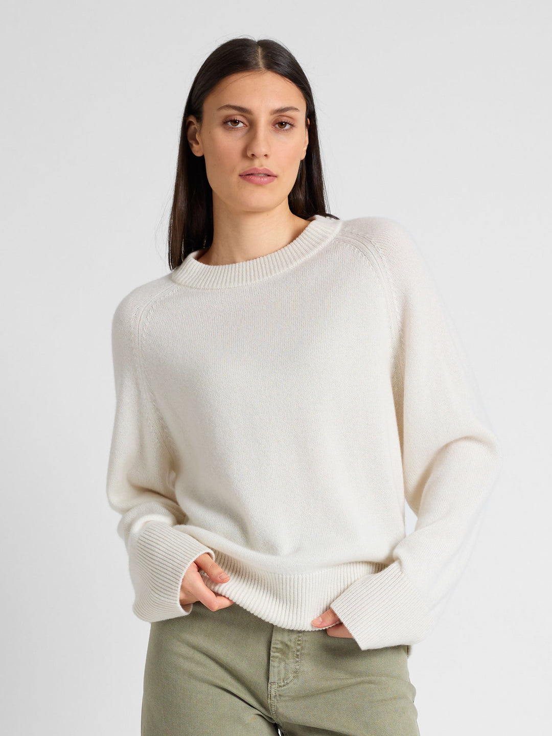 Chunky cashmere sweater "Signy" in 100% pure cashmere. Scandinavian design by Kashmina. Color: White.