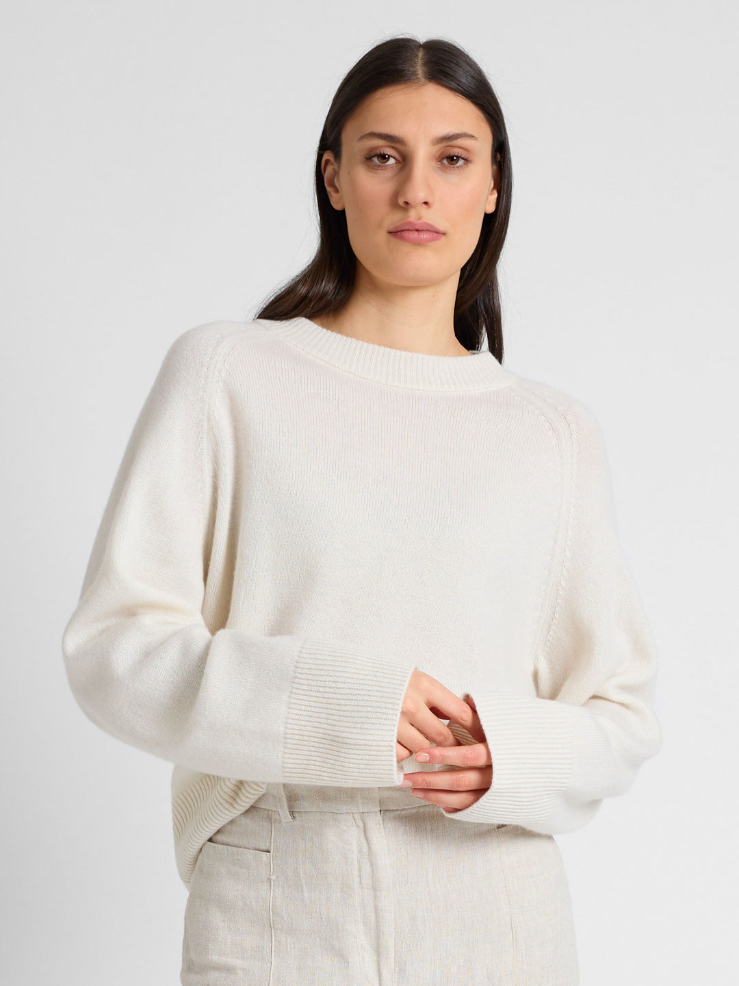 Chunky cashmere sweater "Signy" in 100% pure cashmere. Scandinavian design by Kashmina. Color: White.