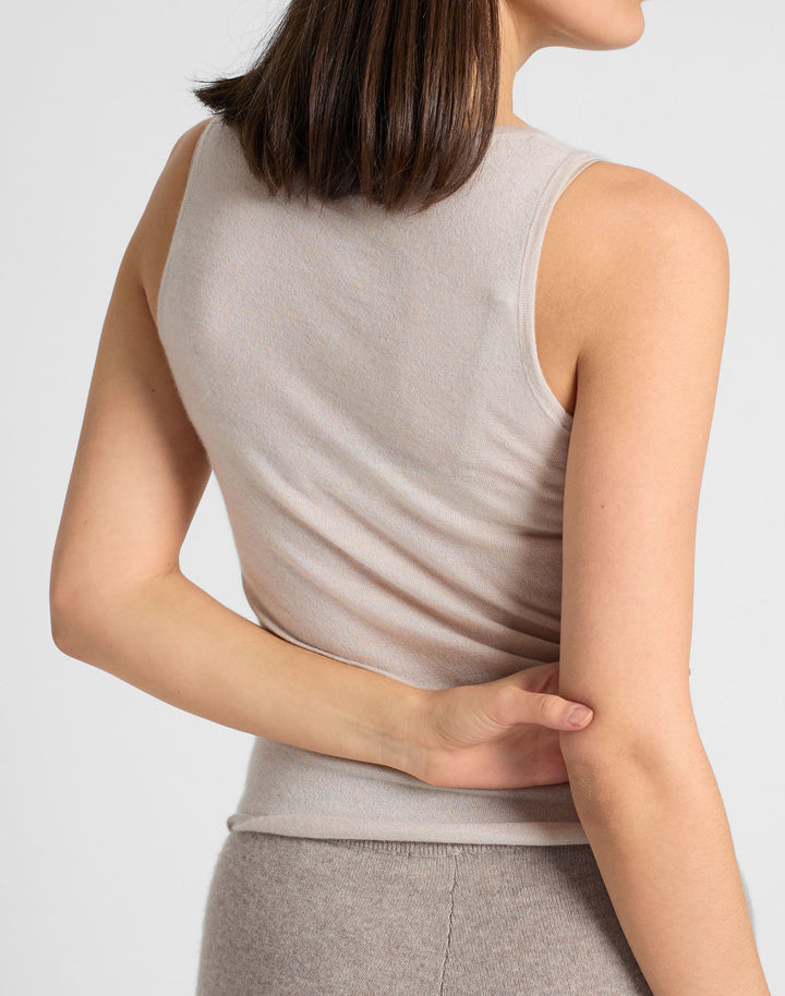 Cashmere top "Skin" in 100% pure cashmere. Scandinavian design by Kashmina. Color: Nude.
