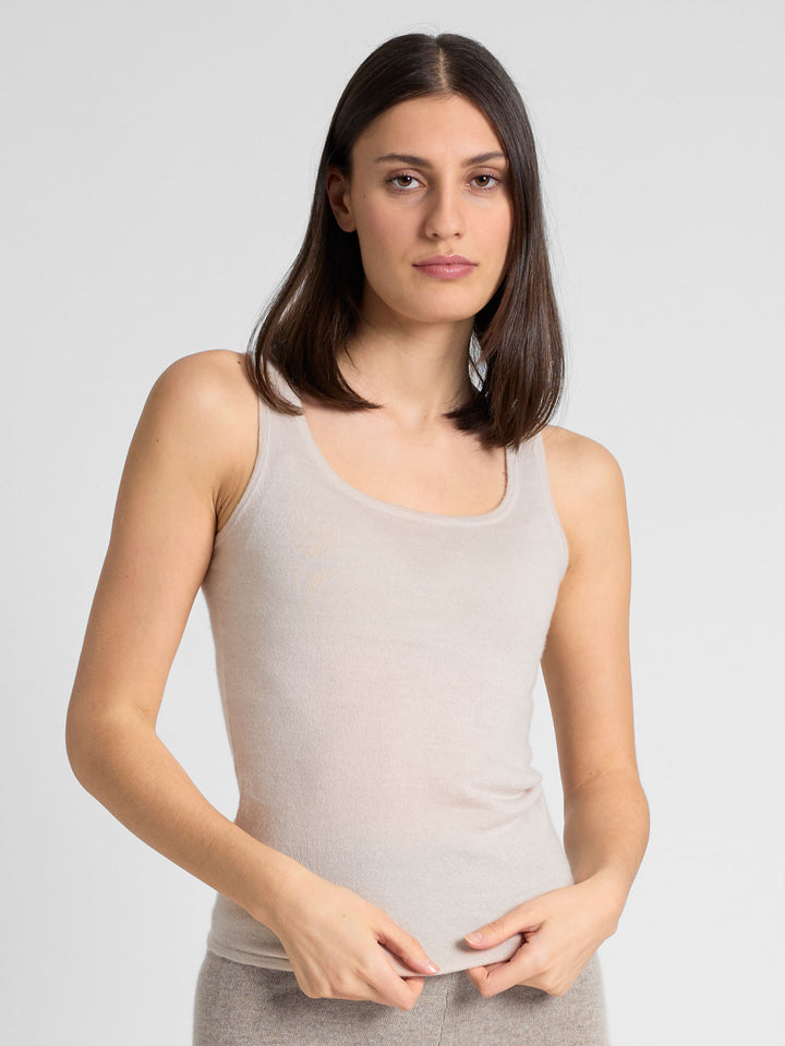 Cashmere top "Skin" in 100% pure cashmere. Scandinavian design by Kashmina. Color: Nude.