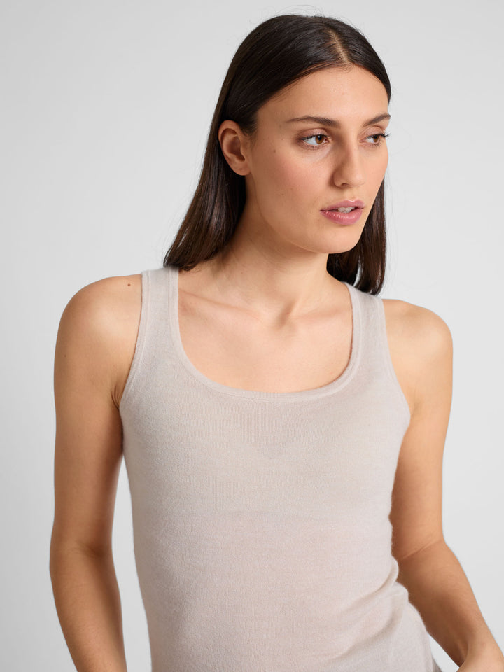 Cashmere top "Skin" in 100% pure cashmere. Scandinavian design by Kashmina. Color: Nude.