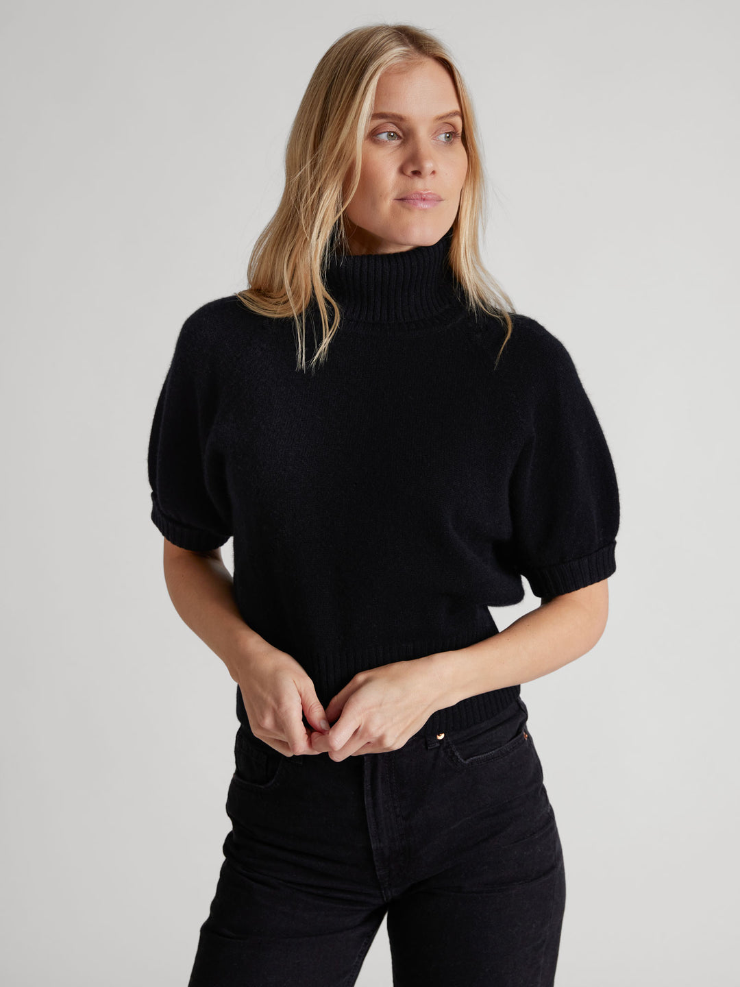 Short sleeved turtle neck cashmere sweater. Color Black. Scandinavian design by Kashmina