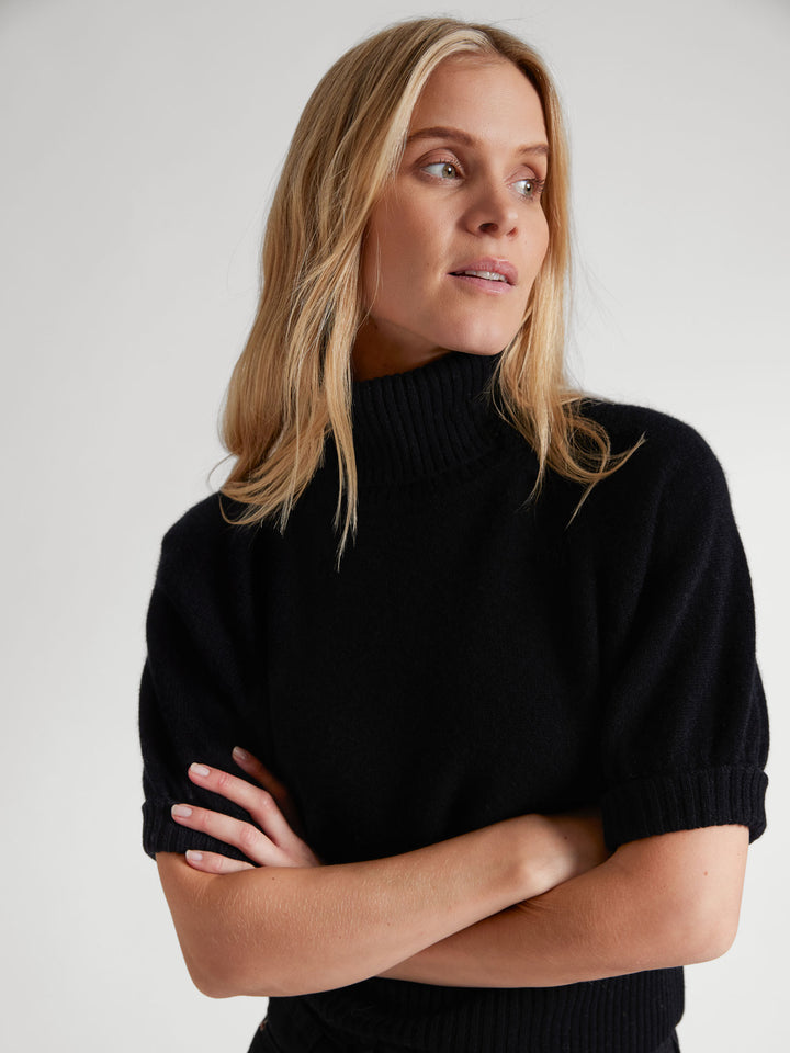 Short sleeved turtle neck cashmere sweater. Color Black. Scandinavian design by Kashmina