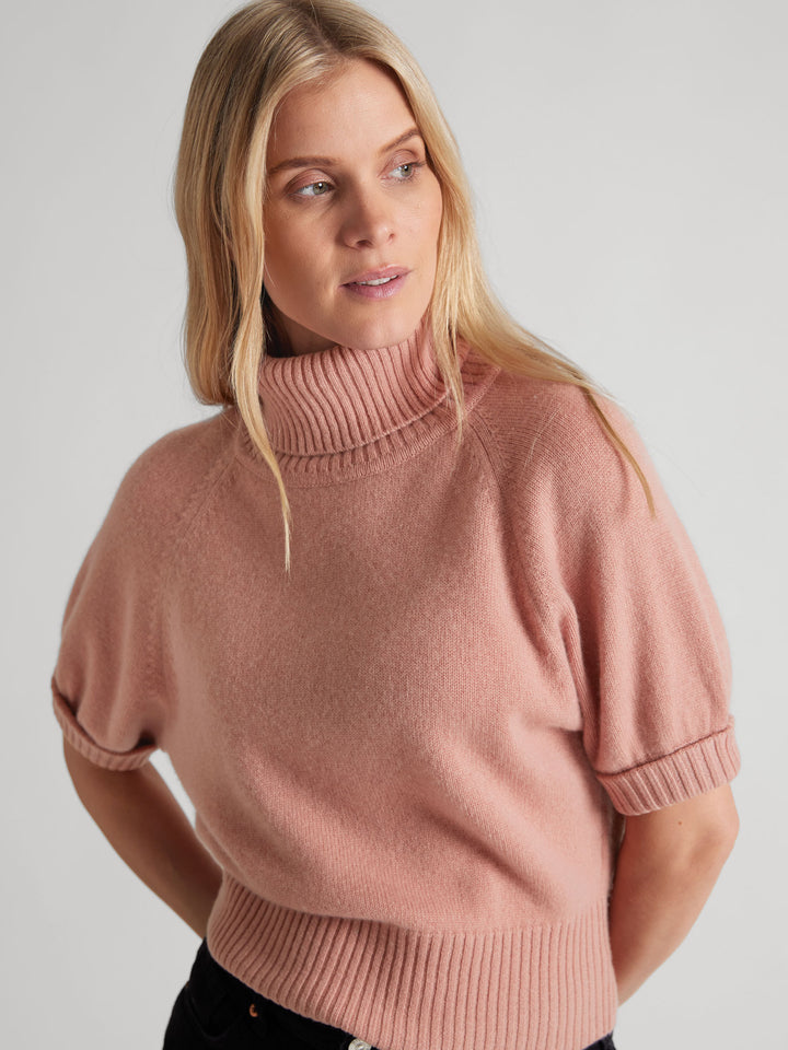 Short sleeved turtle neck cashmere sweater. Color Peachy Pink. Scandinavian design by Kashmina
