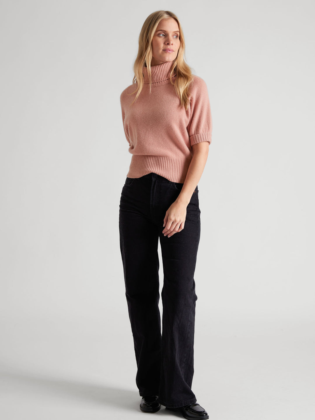 Short sleeved turtle neck cashmere sweater. Color Peachy Pink. Scandinavian design by Kashmina