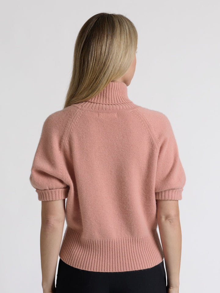 Short sleeved turtle neck cashmere sweater. Color Peachy Pink. Scandinavian design by Kashmina