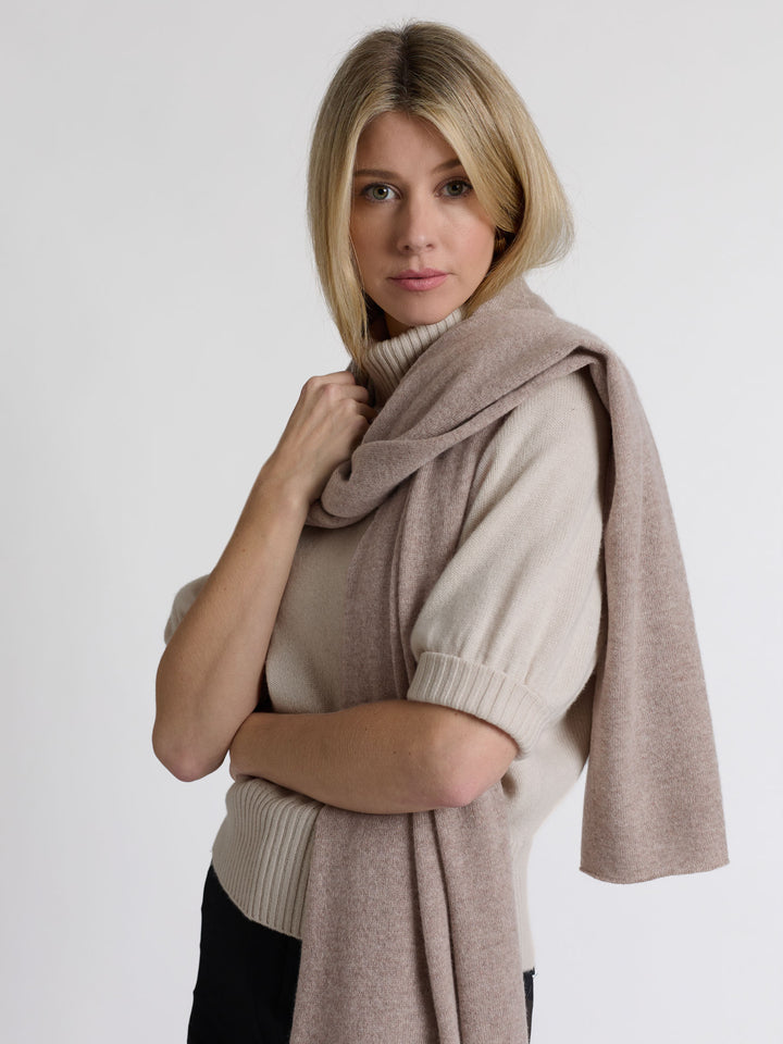 Short sleeved turtle neck cashmere sweater. Color Pearl. Scandinavian design by Kashmina