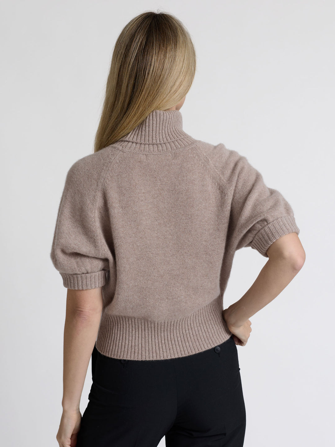 Short sleeved turtle neck cashmere sweater. Color Toast. Scandinavian design by Kashmina