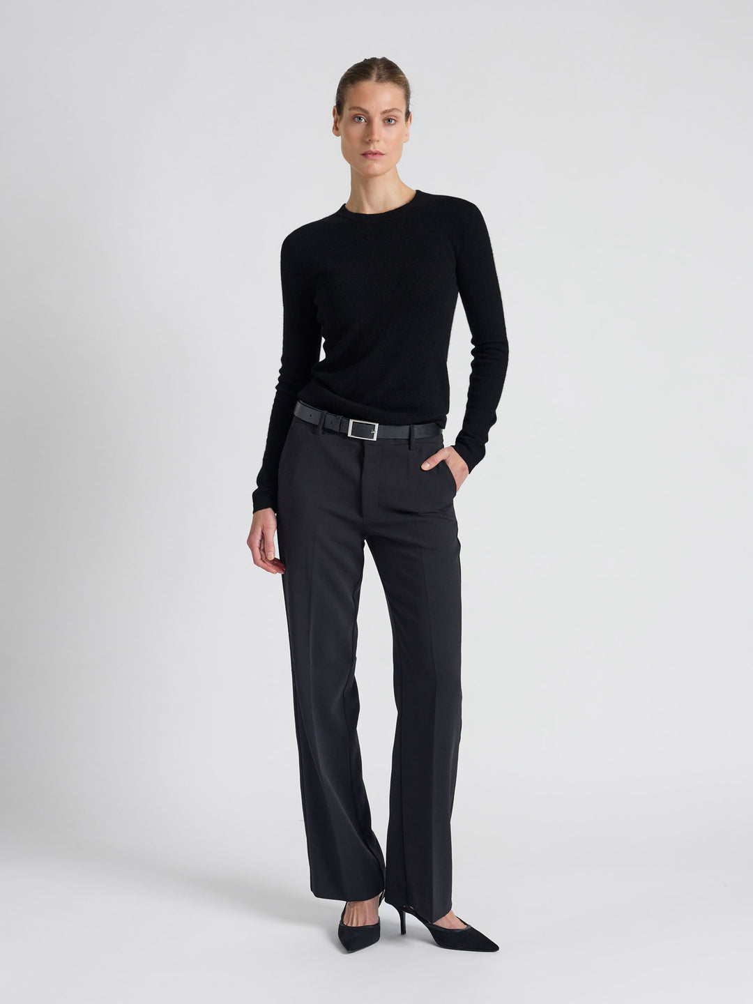 Cashmere sweater "Unni" in 100% pure cashmere. Scandinavian design by pashmina. Color: Black.