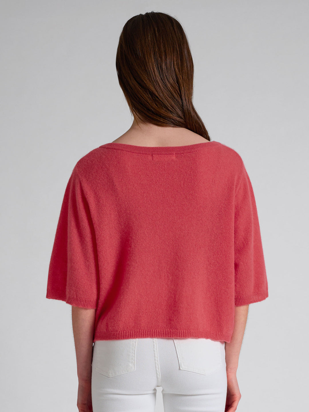 Cashmere top in 100% pure cashmere. Scandinavian design by Kashmina. Color; Coral.