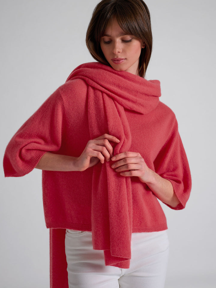 Cashmere top in 100% pure cashmere. Scandinavian design by Kashmina. Color; Coral.