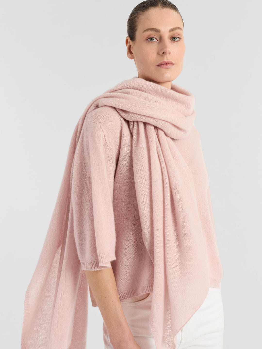 Cashmere t-shirt "Vaar" in 100% pure cashmere. Scandinavian design by Kashmina. Color: Rose Glow.