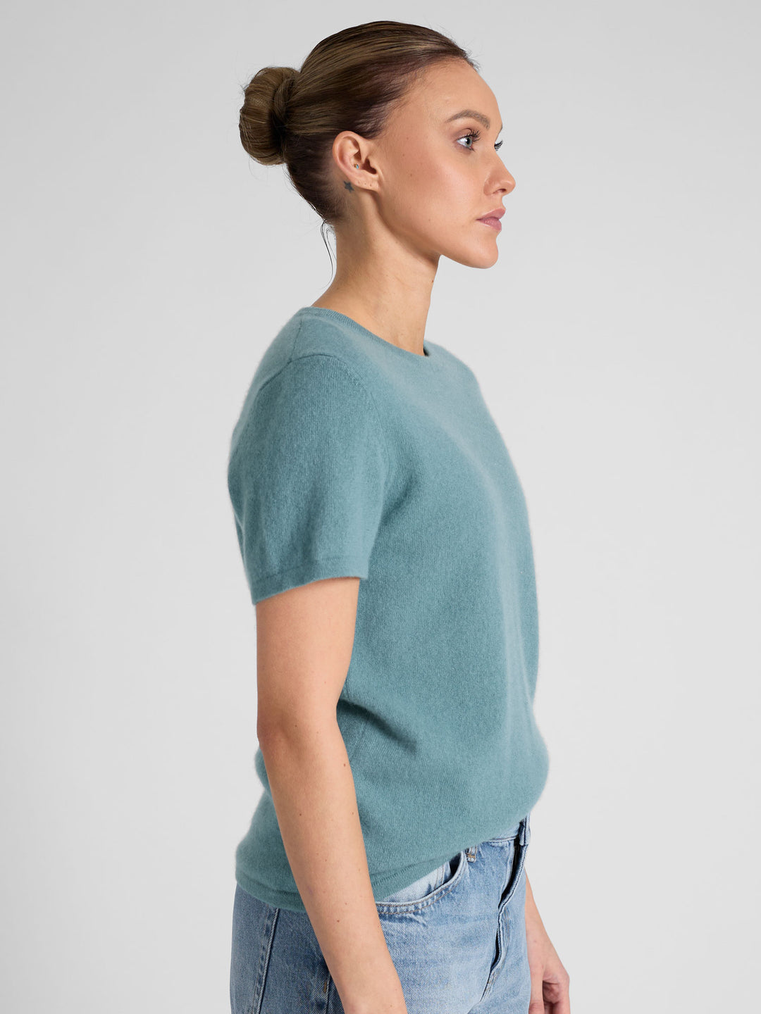 Cashmere t-shirt tee shirt "Fresh" in 100% pure cashmere. Scandinavian design by Kashmina. Color: Arctic.