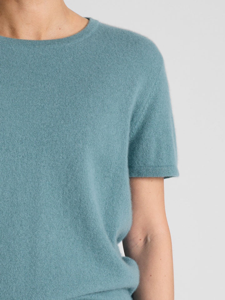 Cashmere t-shirt tee shirt "Fresh" in 100% pure cashmere. Scandinavian design by Kashmina. Color: Arctic.