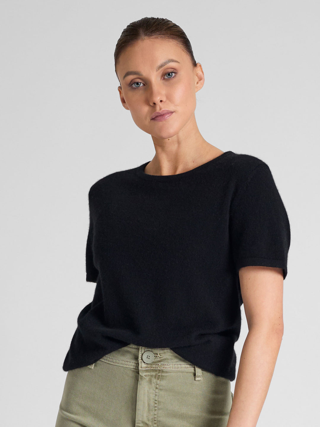 Cashmere t-shirt "fresh" in 100% pure cashmere. Scandinavian design by Kashmina. Color: Black.