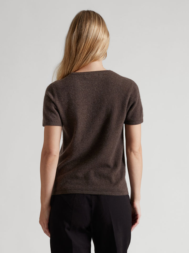 Cashmere t-shirt t-shirt "Fresh", sustainable fashion, luxury, quality. Norwegian design by Kashmina. Color: Dark Brown.