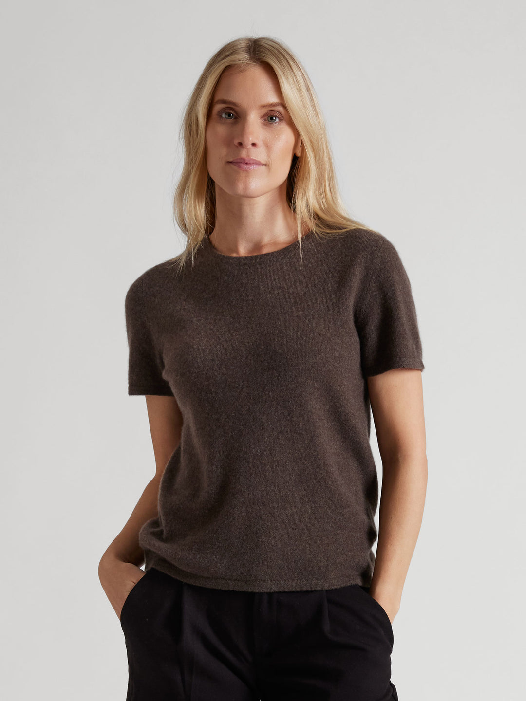 Cashmere t-shirt t-shirt "Fresh", sustainable fashion, luxury, quality. Norwegian design by Kashmina. Color: Dark Brown.