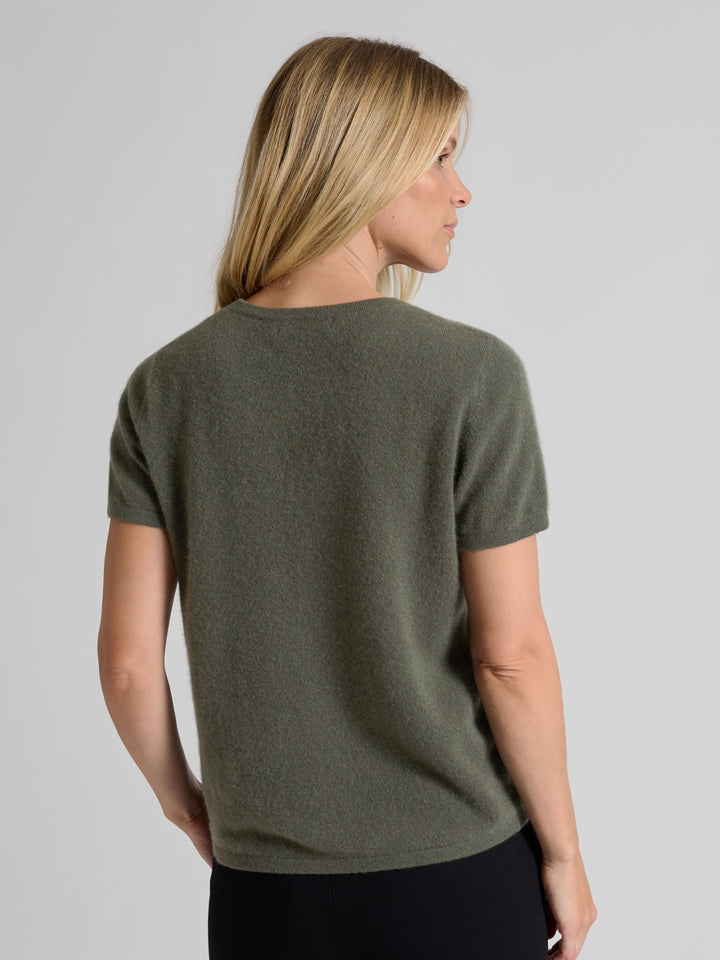 Cashmere T-shirt "Fresh" in 100% pure cashmere. Scandinavian design by Kashmina. Color: Eucalyptus Green.