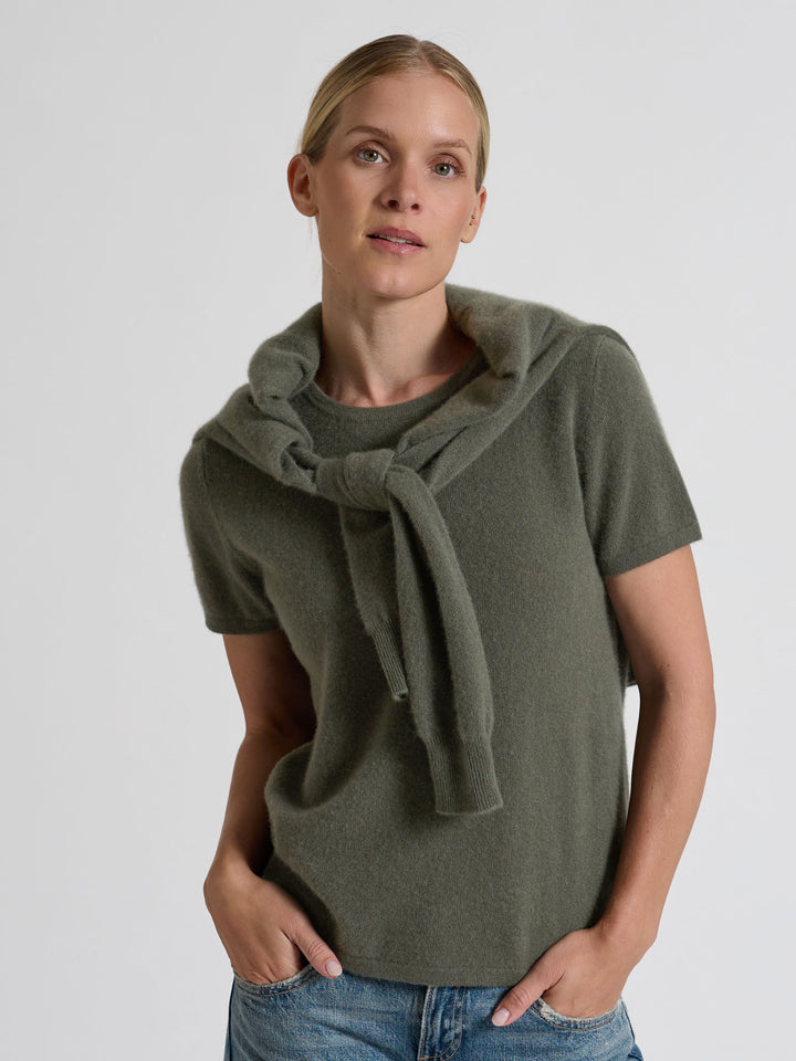 Cashmere T-shirt "Fresh" in 100% pure cashmere. Scandinavian design by Kashmina. Color: Eucalyptus Green.