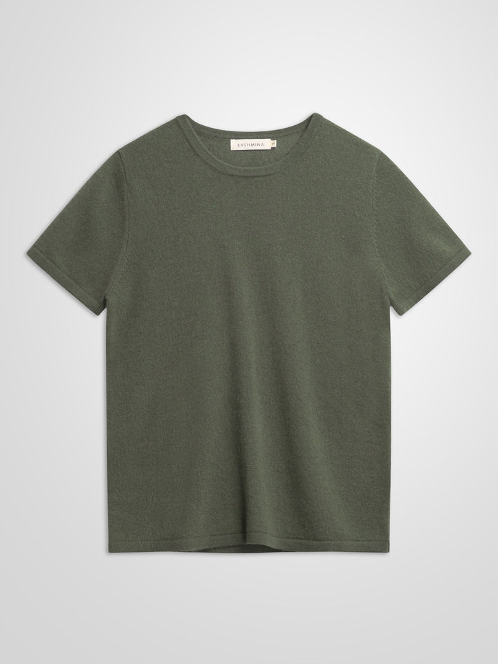 Cashmere T-shirt "Fresh" in 100% pure cashmere. Scandinavian design by Kashmina. Color: Eucalyptus Green.