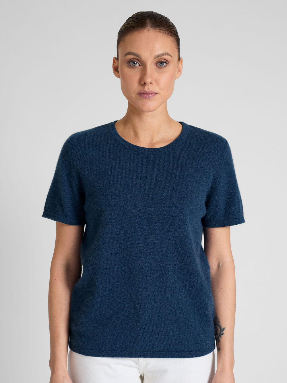 Cashmere t-shirt "fresh" in 100% pure cashmere. Scandinavian design by Kashmina. Color: Mountain Blue.