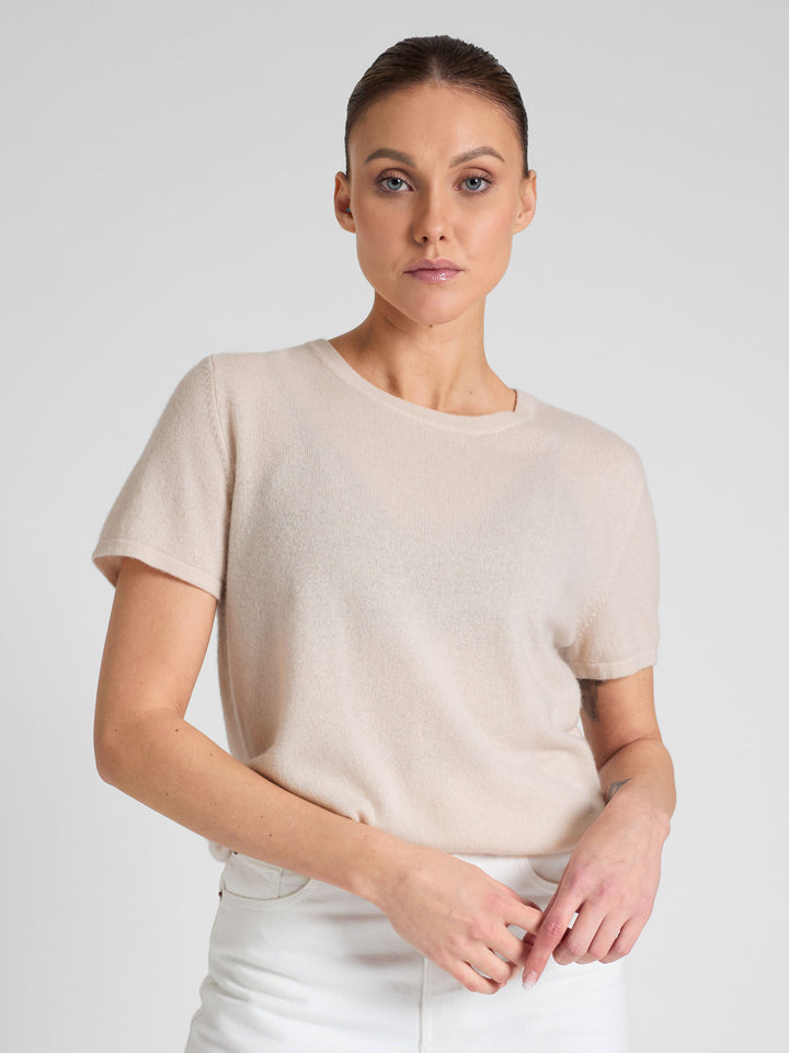 Cashmere t-shirt "Fresh" in 100% pure cashmere. Scandinavian design by Kashmina. Color: Pearl.