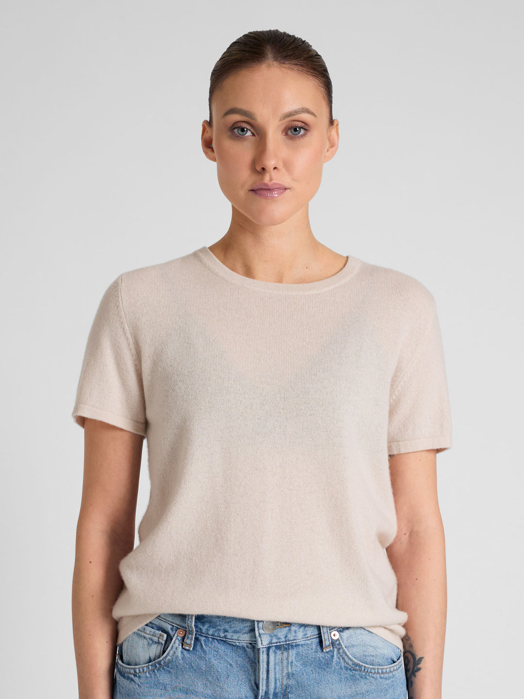 Cashmere t-shirt "Fresh" in 100% pure cashmere. Scandinavian design by Kashmina. Color: Pearl.