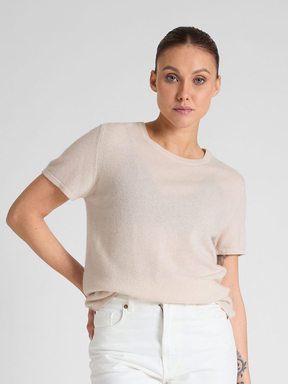 Cashmere t-shirt "Fresh" in 100% pure cashmere. Scandinavian design by Kashmina. Color: Pearl.