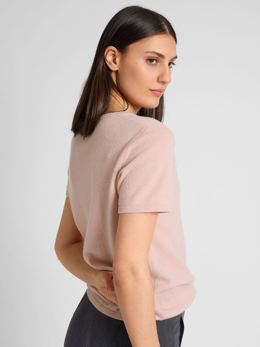 cashmere t-shirt tee shirt sustainable fashion luxury quality norwegian design. Color: Rose Glow.