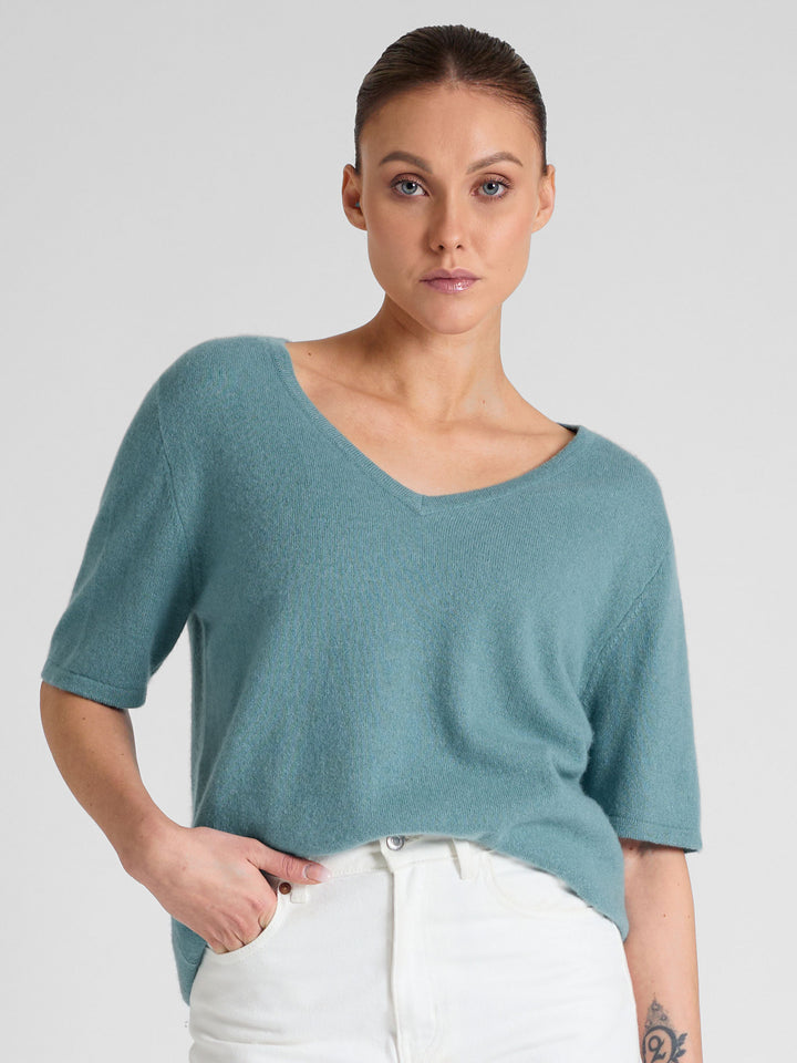 Cashmere T-shirt "Iben" in 100% pure cashmere. Scandinavian design by Kashmina. Color: Arctic