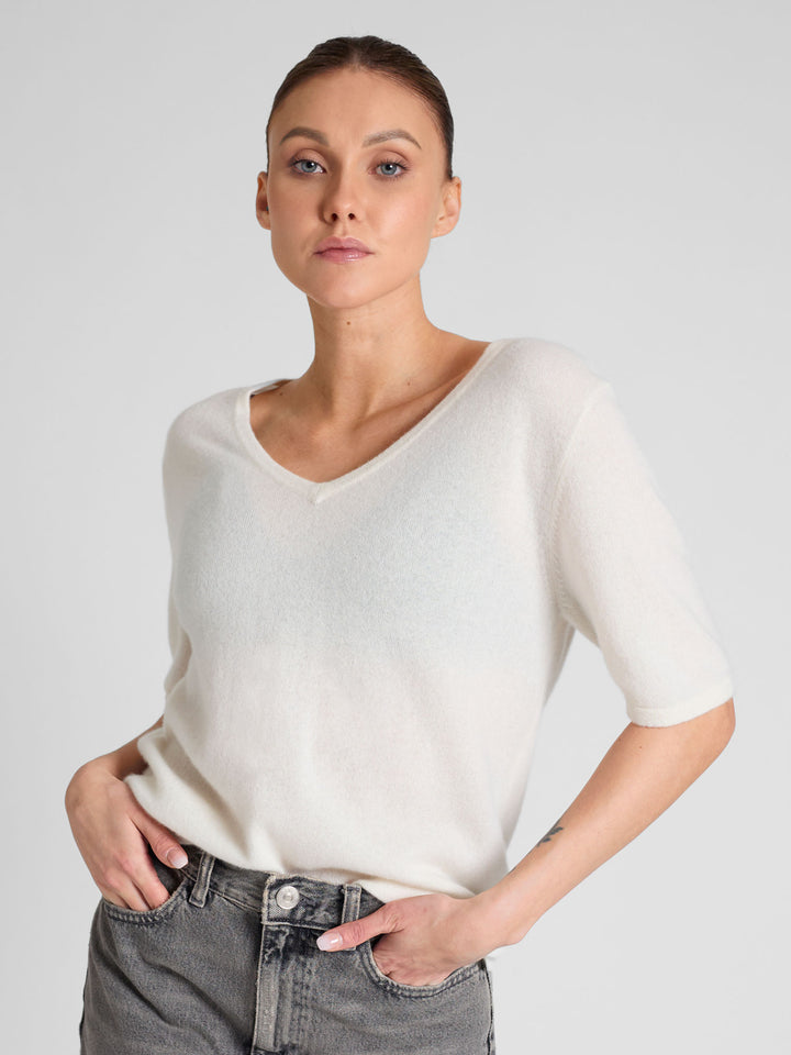 Cashmere T-shirt "Iben" in 100% pure cashmere. Scandinavian design by Kashmina. Color: White.