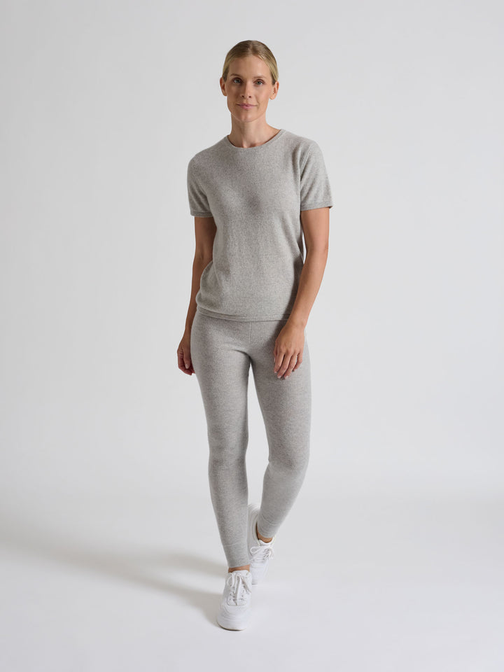 Cashmere pants "Fride" in 100% pure cashmere. Scandinavian design by Kashmina. Color: Light Grey.