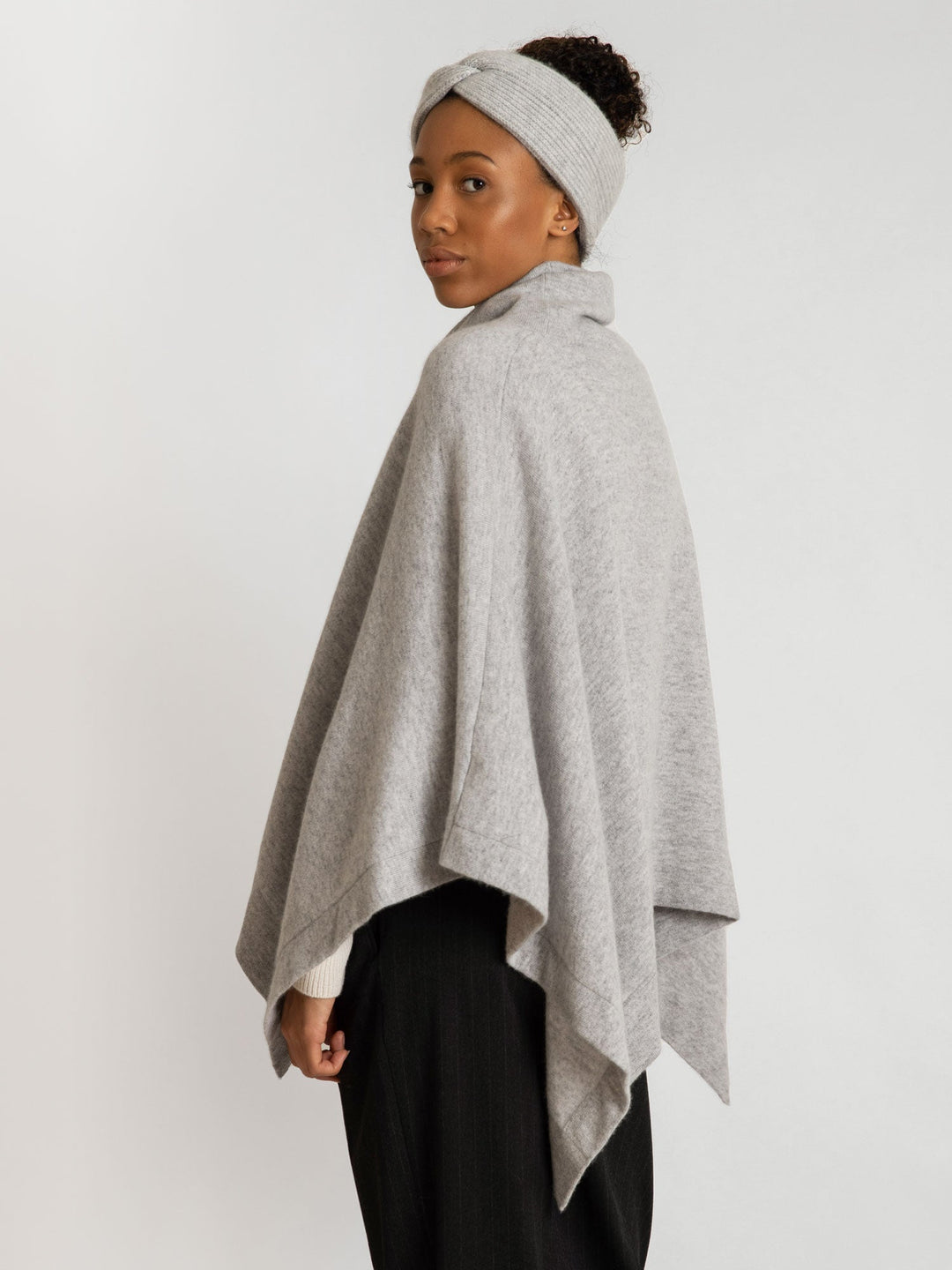 Cashmere poncho "Ylva" - light grey - 100% pure Cashmere - Scandinavian design - Kashmina of Norway