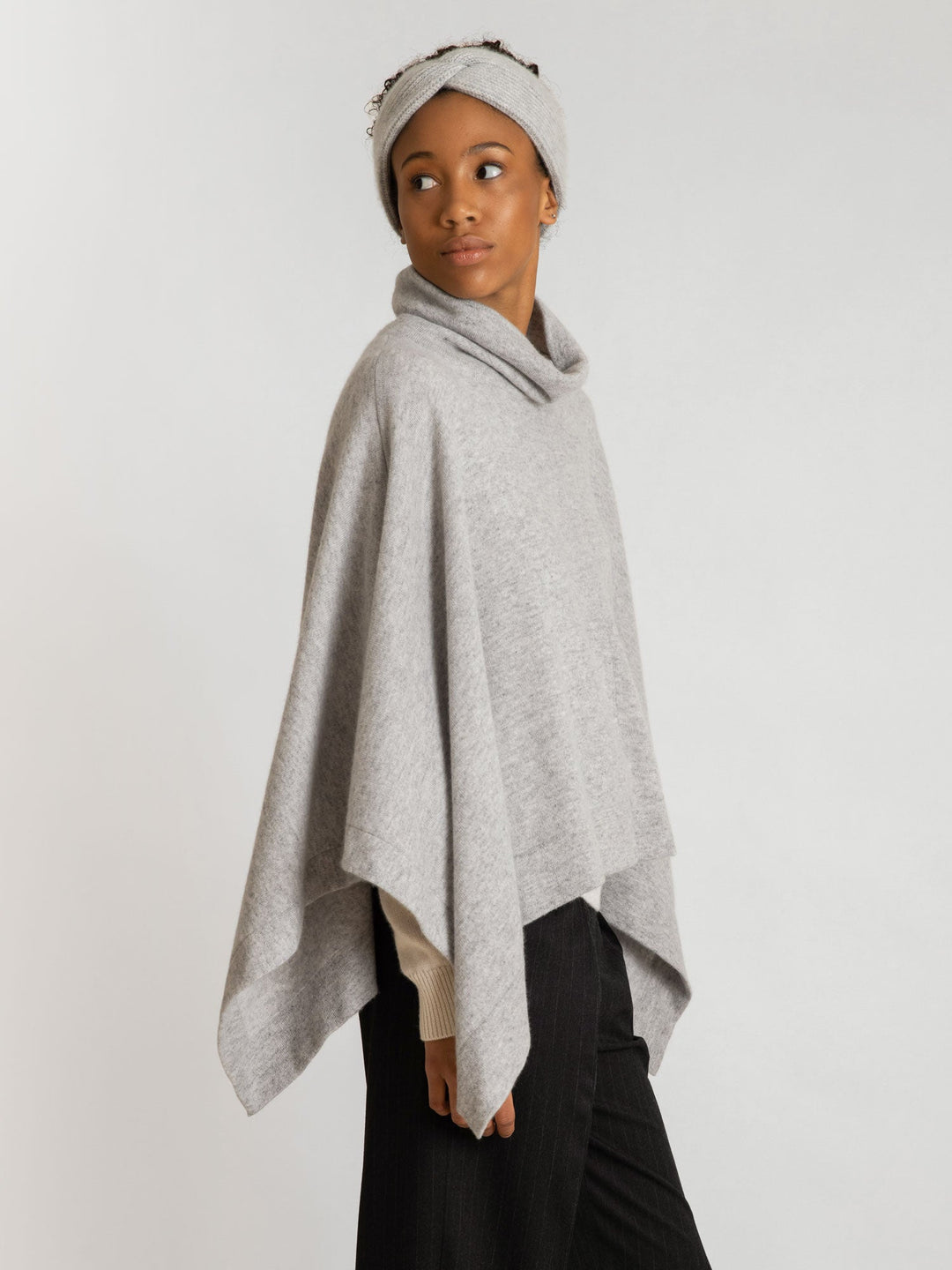 Cashmere poncho "Ylva" - light grey - 100% pure Cashmere - Scandinavian design - Kashmina of Norway