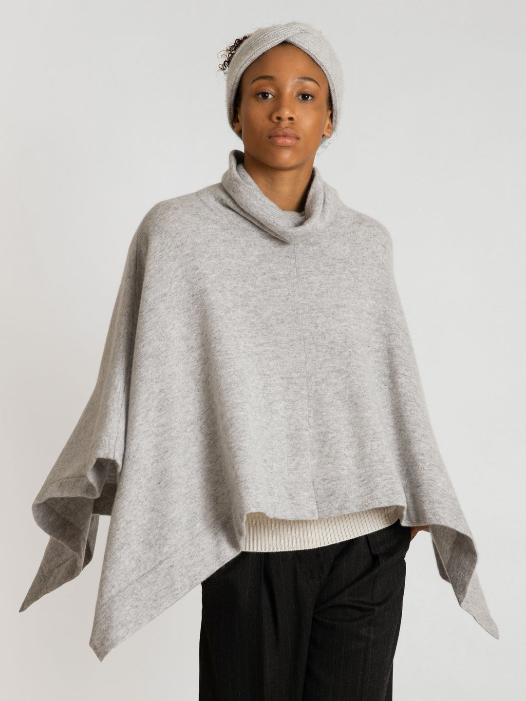 Cashmere poncho "Ylva" - light grey - 100% pure Cashmere - Scandinavian design - Kashmina of Norway