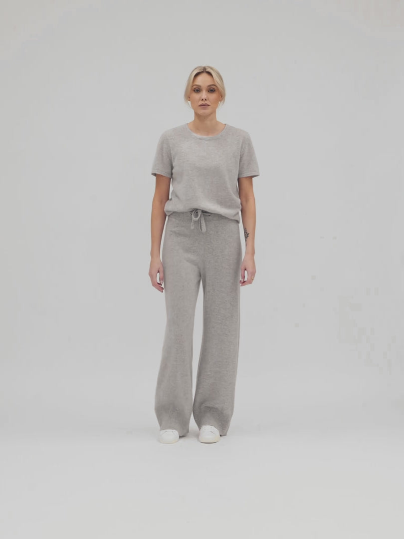 Cashmere pants "Lux Pants" in 100% pure cashmere. Color: Light Grey. Scandinavian design by Kashmina.